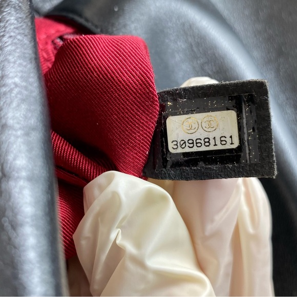 Authentic Chanel19 small black lambskin 30 series with Zeko certificate - Picture 14 of 16